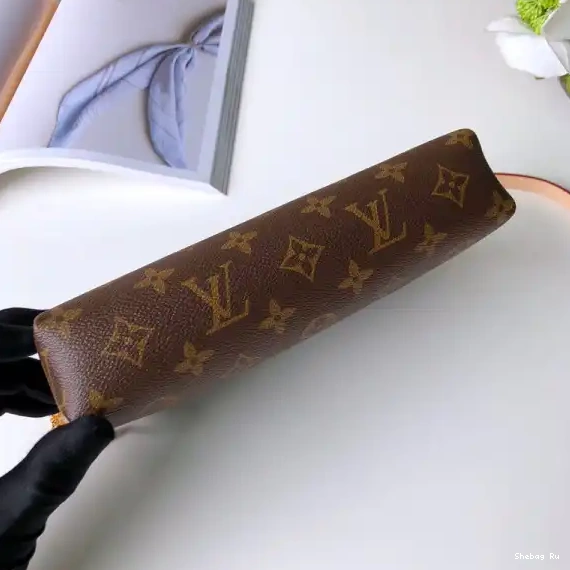 CHANELUTCH Vuitton Louis PALLAS 0602